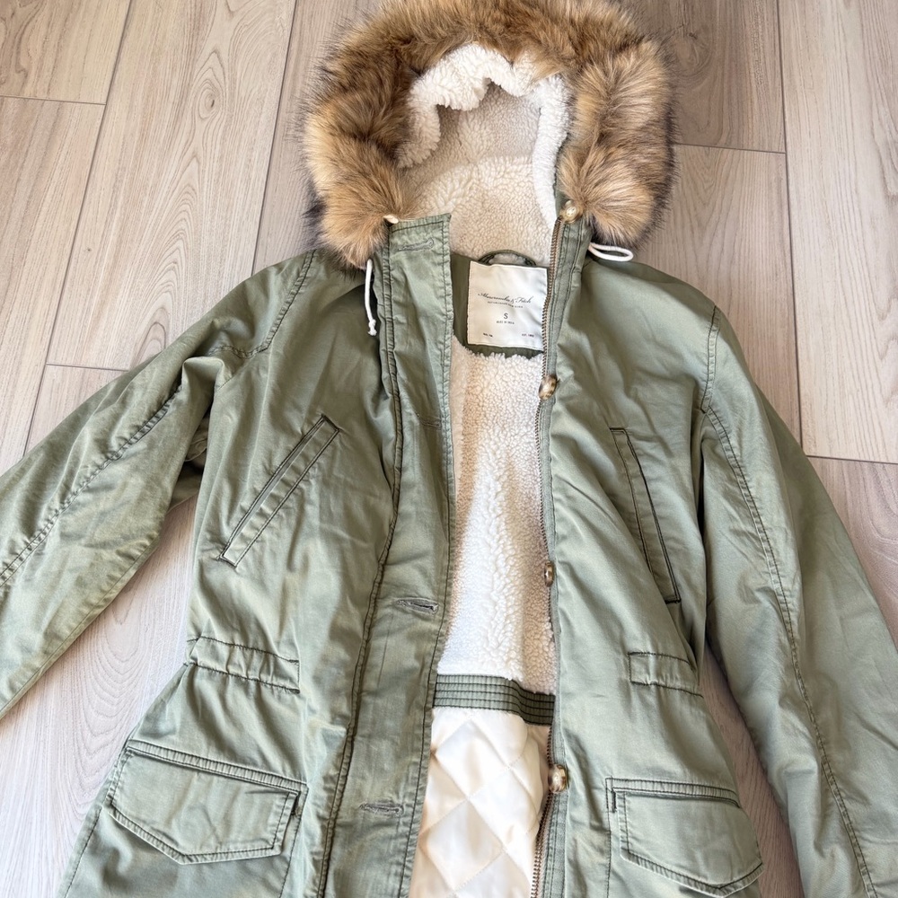 Abercrombie & Fitch Olive Green Utility Parka with Faux Fur Trim